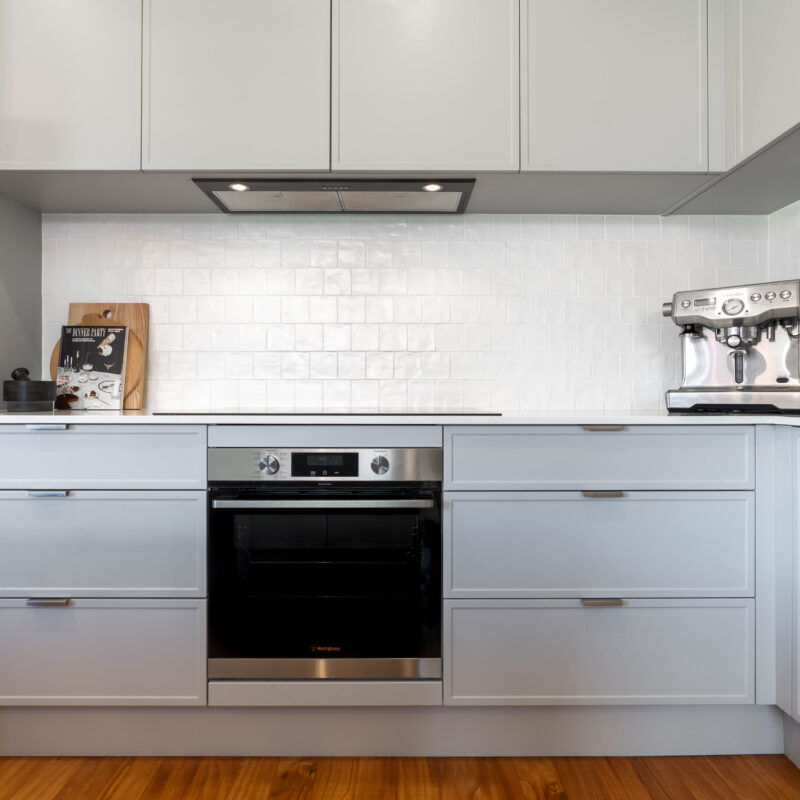 Kitchen in Farquhar Pearl grey Kiev profile. L shape light and natural. Fresh and coastal. Draws and upper cabinetry.