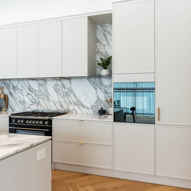 Modern Classic entertainer Kitchen in Kiev 20 White Grey with gold, timber and black highlights with a matching Marble splashback and benchtop.