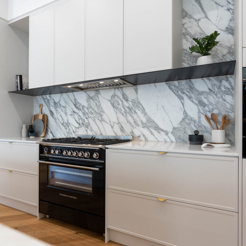 Modern Classic Entertainer A stunning kitchen design of classic simplicity with a modern twist, and grounding organic features.