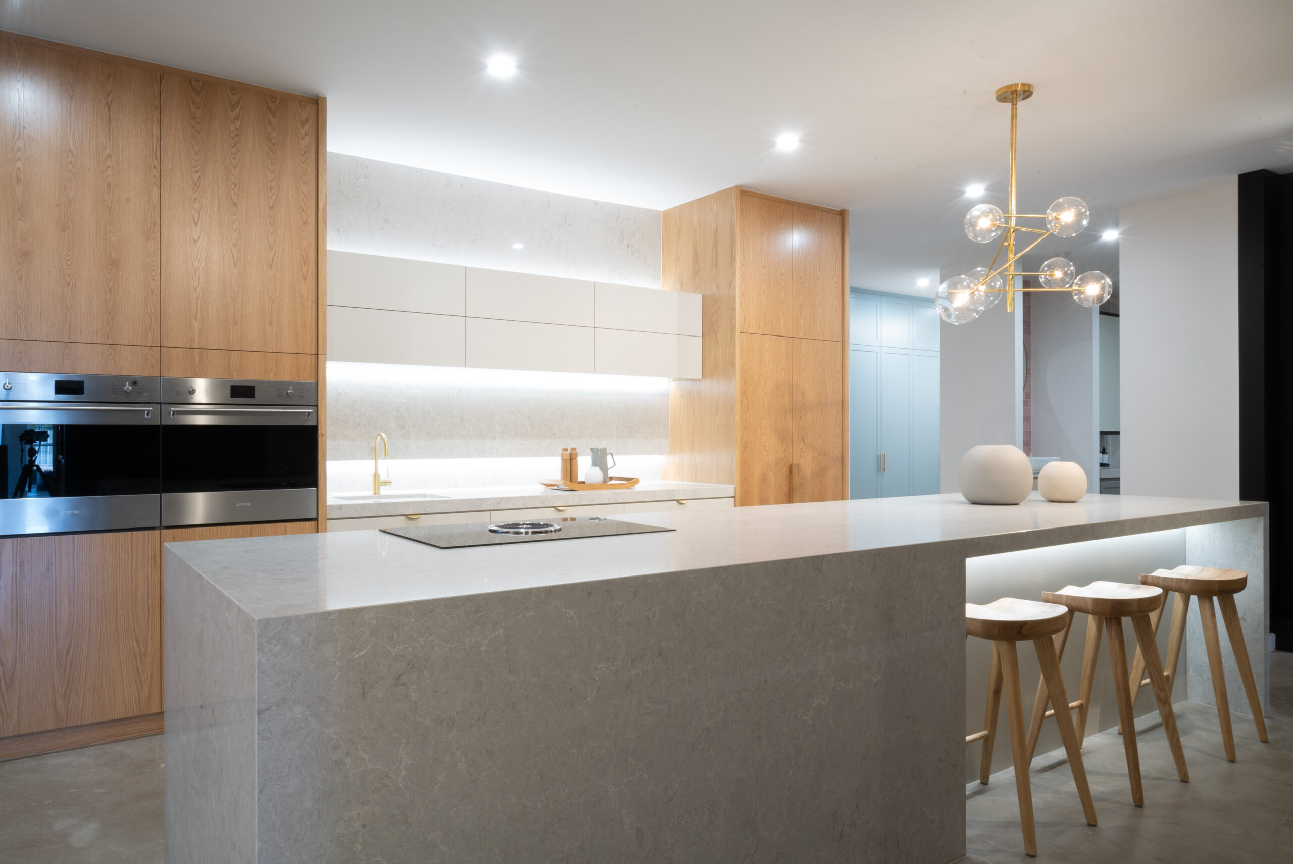 Classic and modern kitchen display at our Marion Road showroom. Featuring a mix of white and timber grain cabinets with an engineered stone benchtop.