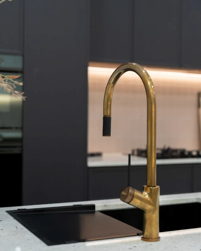 Farquhar Favourite - the Vilo mixer tap from Oliveri in natural brass.
A modern tapware design that carries all the functionality that you want, with a vintage touch. The patina that will evolve over time gives an antique feel for that lived-in look.
A standout piece that will suit any kitchen now and in years to come!