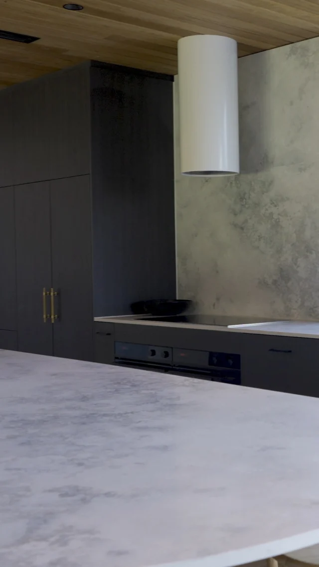 Farquhar Kitchen Magazine - the ultimate in kitchen renovation inspiration!
You'll be sure to find a kitchen design you love in any of our issues. Plus, hot products and innovations, tips and more!
Get your FREE access to all issues via the link in bio.