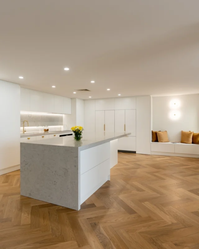 Illuminated Elegance - This beachside apartment renovation featured in our fifth issue of Farquhar Kitchen Magazine is serving style from every angle ✨
A true entertainer's paradise, boasting a large and open kitchen space, cosy lounge area and even a guest retreat complete with its own hidden kitchenette.
If you need inspiration for your own home renovation, be sure to browse all issues of Farquhar Kitchen Magazine - free digital download via link in bio.